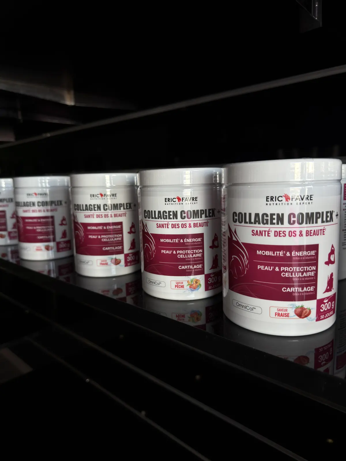 Gros plan sur les pots Collagen Complex Eric Favre en rayon à la boutique BodyStart